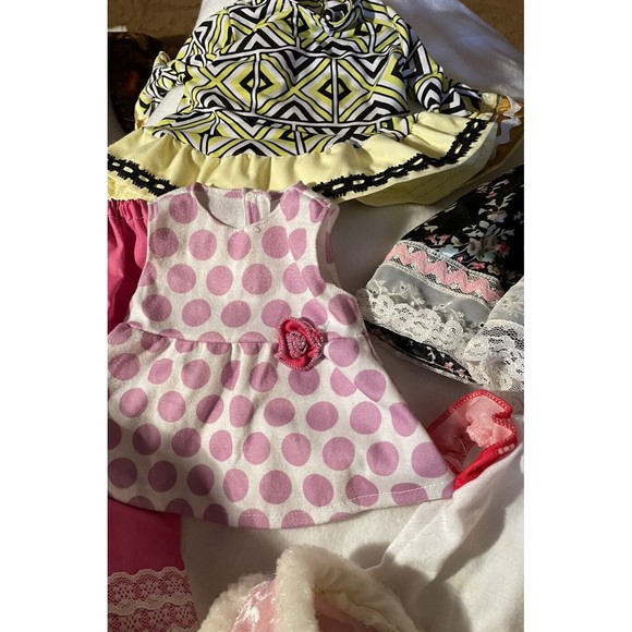 Assorted Doll clothes Mixed Lot- Pajamas, dresses Vintage Hats - 14 Pieces - Picture 4 of 5